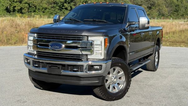2018 Ford F-250 Lariat Crew Cab 6.7L V8 Powerstroke 4x4 - Image 5