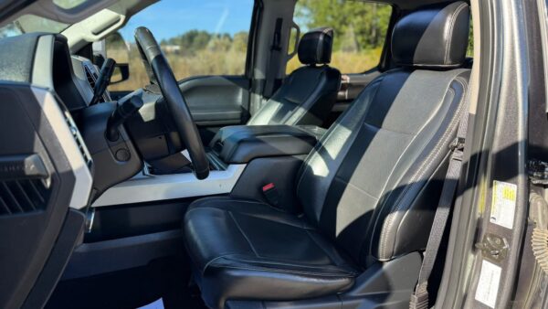 2018 Ford F-250 Lariat Crew Cab 6.7L V8 Powerstroke 4x4 - Image 8